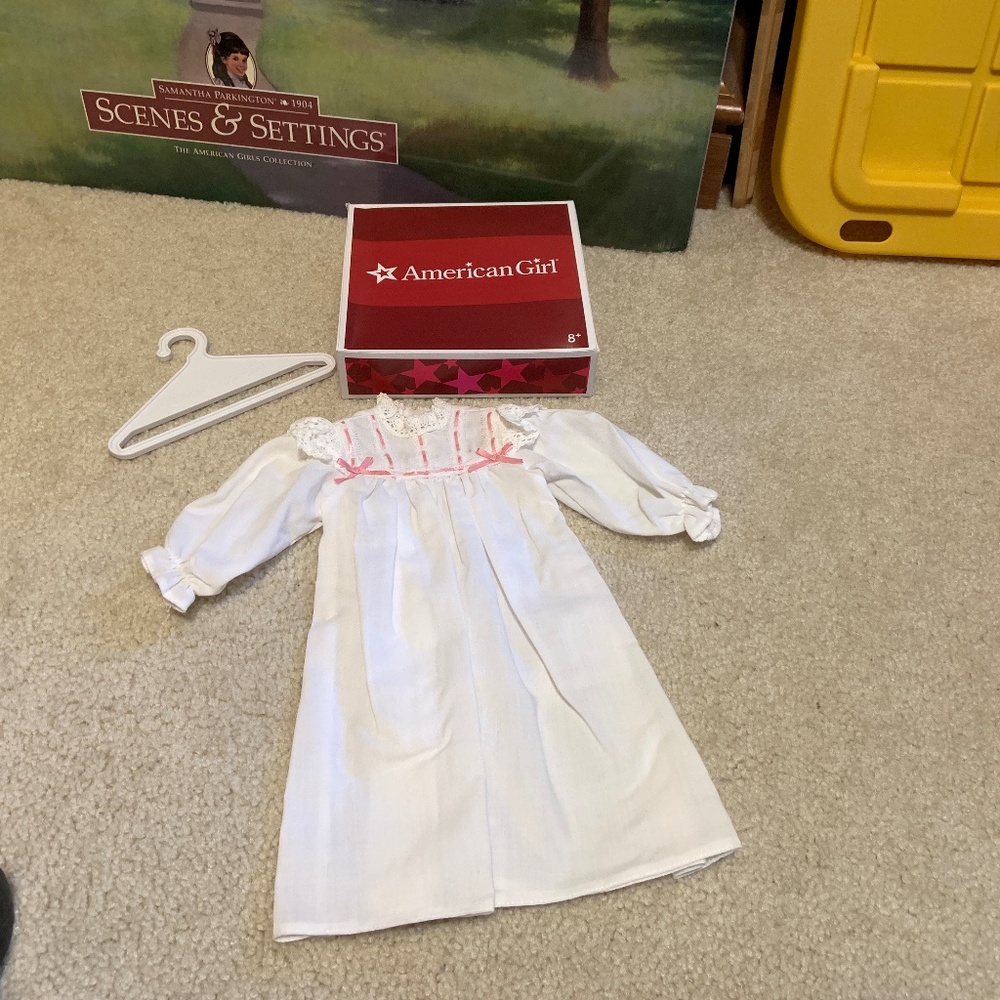 Samantha Parkington/American Girl Nightgown (excellent condition in box)